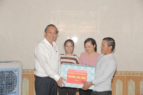Phó Thủ tướng Thường trực Chính phủ thăm ngư dân Quảng Bình bị thiệt hại do sự cố môi trường - ảnh 4